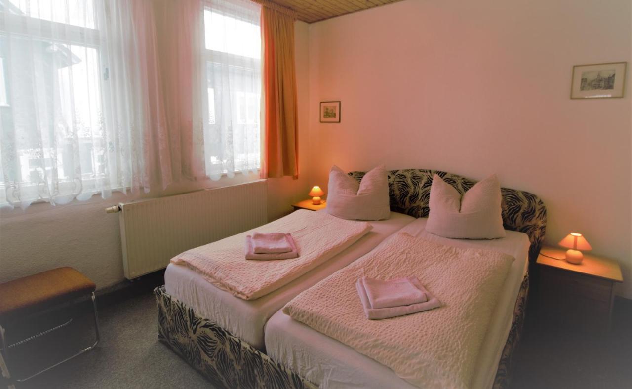 Hotel Zur Henne Schmiedefeld am Rennsteig Εξωτερικό φωτογραφία